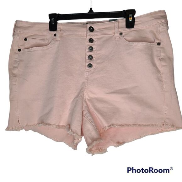 18 Womens High Rise Vintage Pink Denim Midi Short 5 inch Inseam Torrid Button Fl - Picture 2 of 10